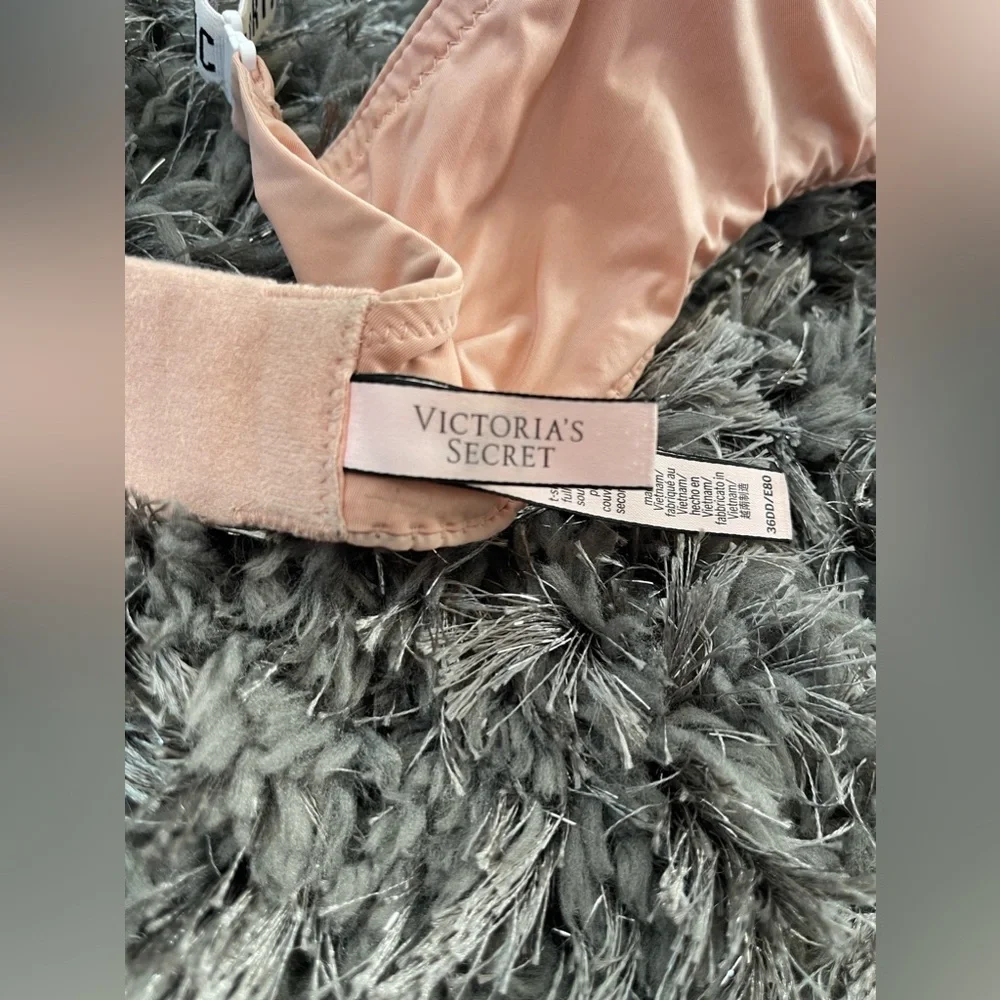 Victoria’s Secret T-shirt Push-Up Bra - Picture 9 of 10